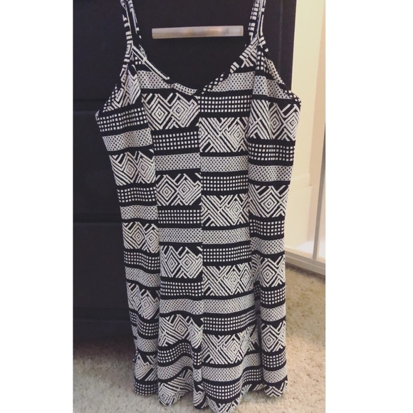 Romper - Picture 2 of 4